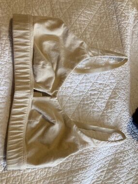 Knickey small keyhole sports bra